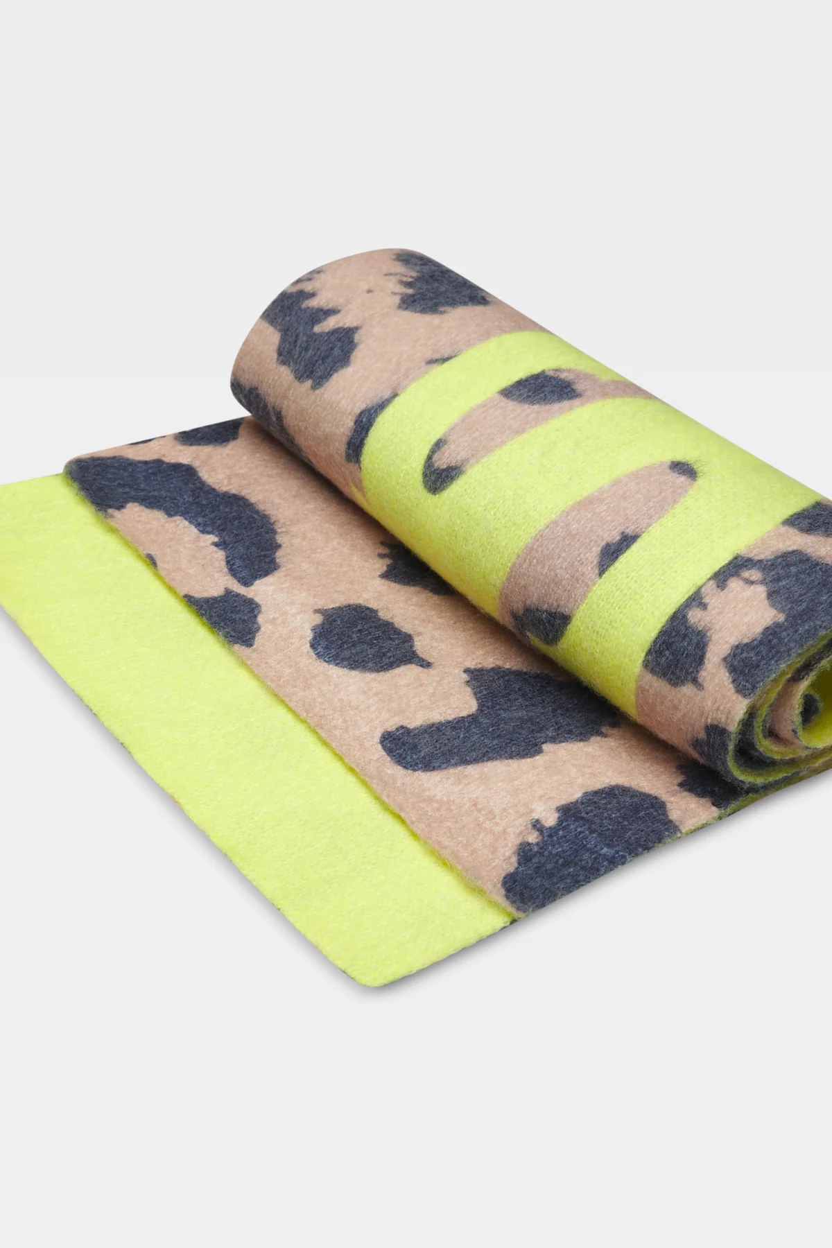 Safariyellowscarf Sem43 2 Ebeb5448 F1ef 47b8 9f4b Df2df23ca04b Jpg